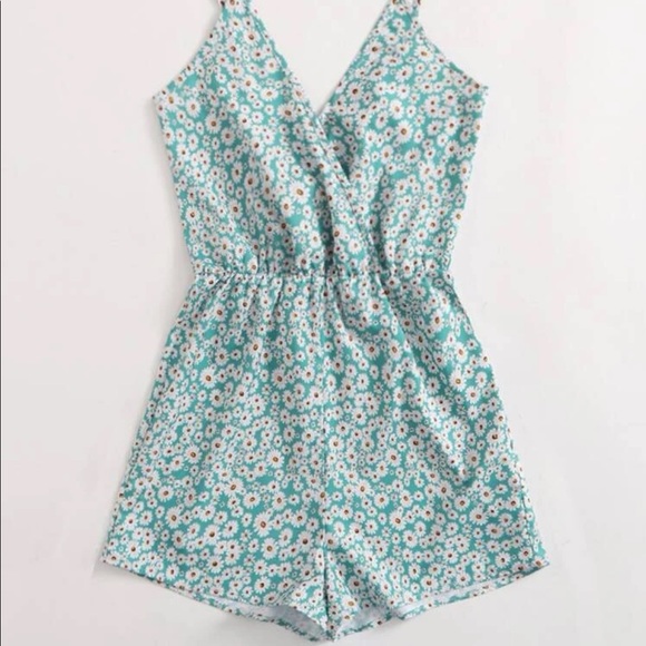 New floral cami Romper - Picture 5 of 6